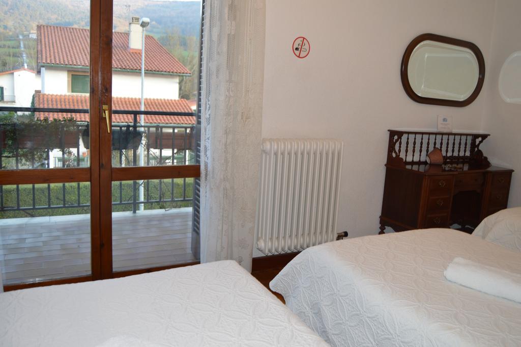 Pension El Peregrino De Larrasoana Exterior foto